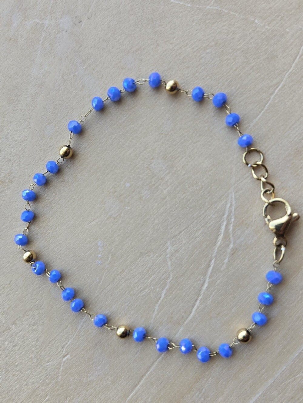 Bead Bracelet with Bright Blue Faceted Beads